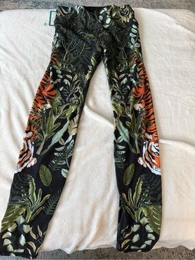 Yoga Democracy NEW Tropical Leggings Size Large D95